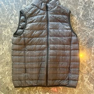 Medium Size Uniqlo Sleeveless Puffer Jacket